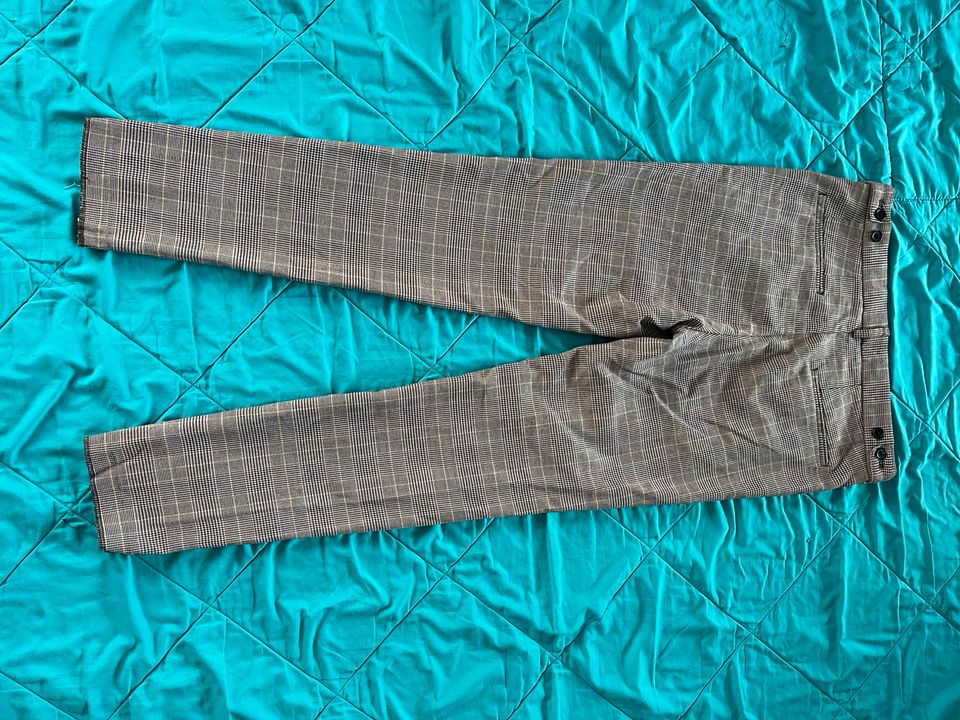 H&M Skinny Fit Hose Chinohose Stoff Gr. 29 (176) in Stapelfeld