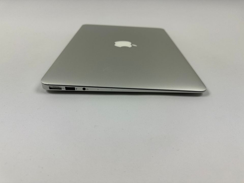 Apple MacBook Air 13,3“ i5 1,8 Ghz 128 GB SSD 8 GB Ram SILBER 2 in Neuburg am Rhein