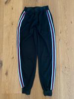 Schwarze Jogginghose XS 34 Shein Streifen rot weiß lang Jogger Bayern - Marktredwitz Vorschau