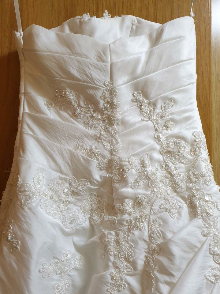 Brautkleid Gr. 34 Hochzeitskleid trägerlos in Ronshausen