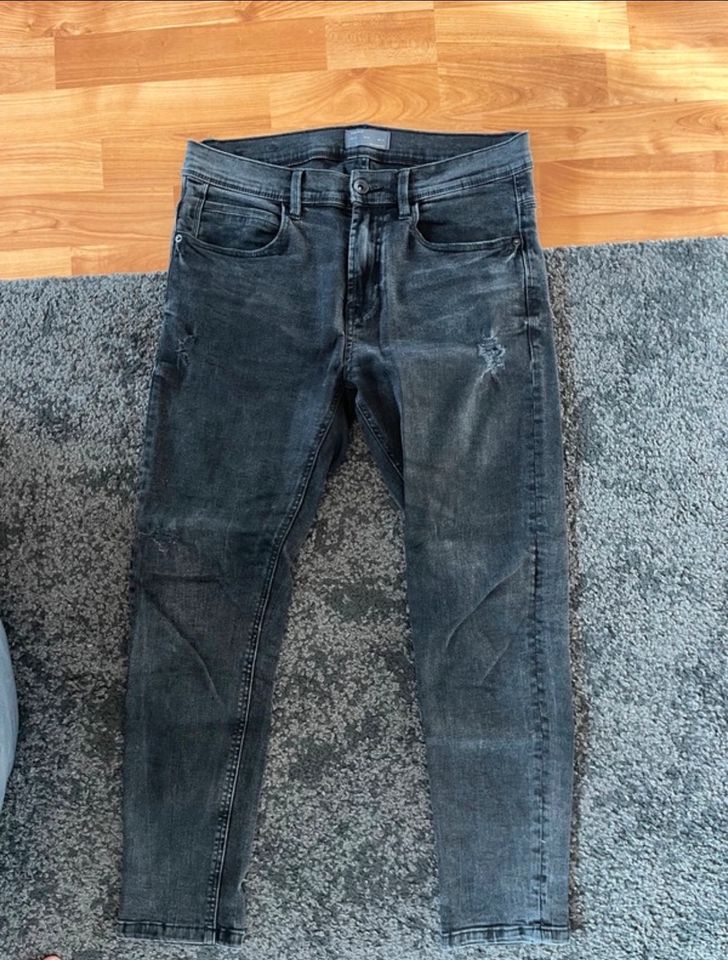 Zara Jeans schwarz 40 M in Bad Endorf