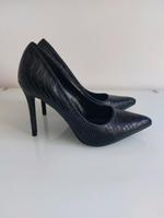 Pumps schwarz in Schlangenlederoptik Gr. 38 Neu  Sergio Todzi Nordrhein-Westfalen - Hagen Vorschau