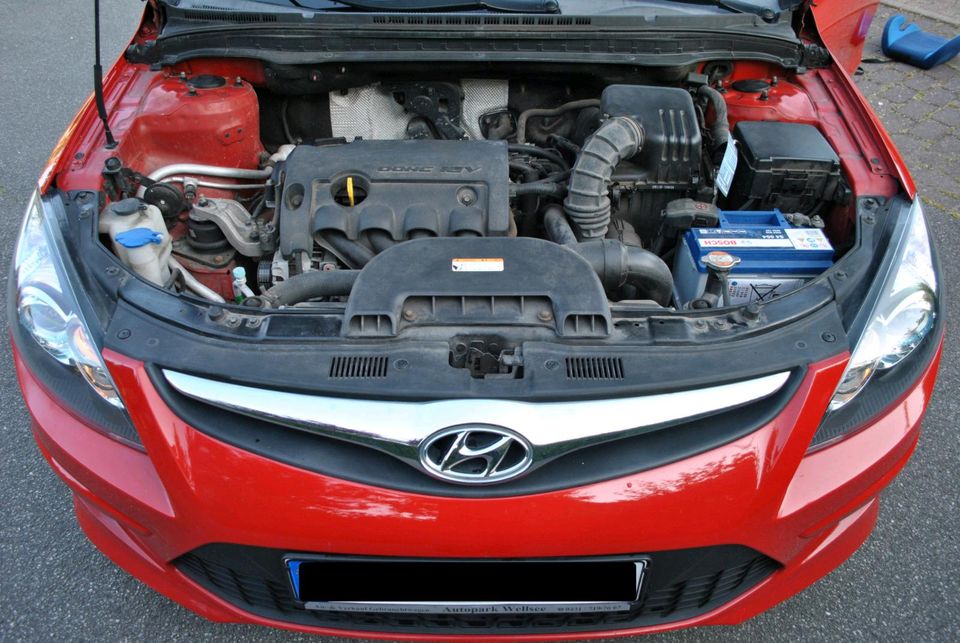 Hyundai i30 1.4 109 PS / TÜV 08.25 in Leck