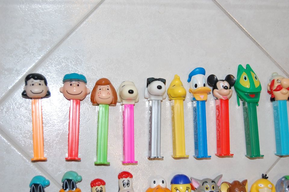 28 PEZ Spender Sammlung Konvolut Snoopy Flintstones in Berlin