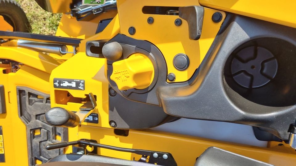 Cub Cadet XZ8 S137i ULTIMA Rasentraktor ZeroTurn Nullwendekreis in Olpe