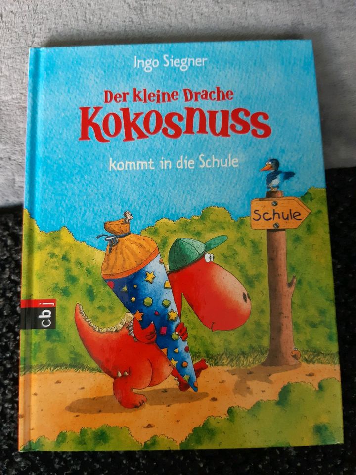 RESERVIERT Der kleine Drache Kokosnuss kommt in die Schule, Buch in Bielefeld