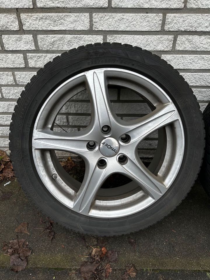 Winterreifen auf Alufelge Kia Ceed Plugin -Falken 225/45 R17 94V in Hamburg