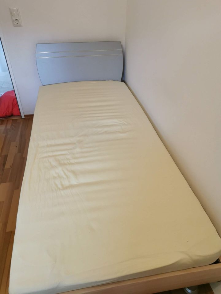 Modulares Regalsystem und Bett 90x200 / Jugendzimmer in Bad Feilnbach