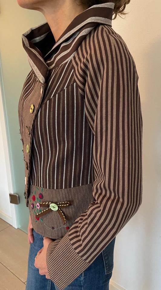 Blazer mit bunten Stickereien und Knöpfen, Größe 34 NEU! in Hünstetten