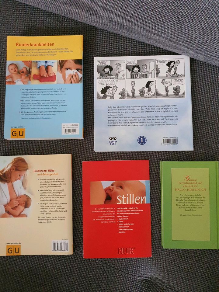 verschiedene Bücher zum Thema Baby und Stillen in Cloppenburg