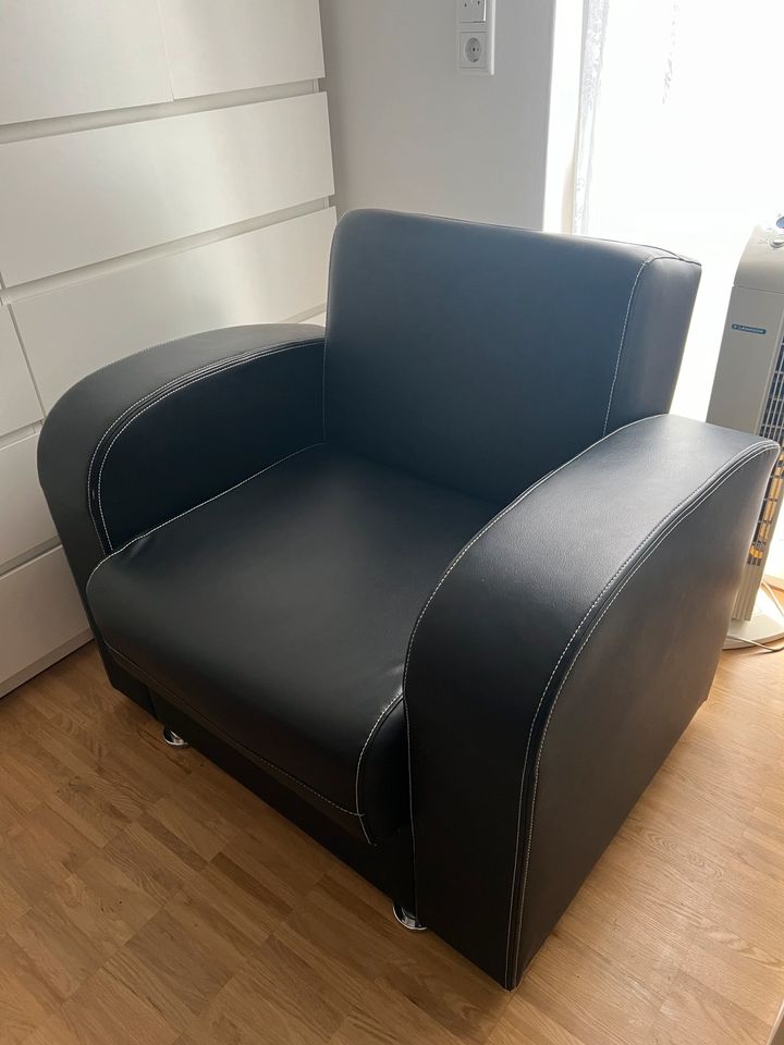 Sofa 1 - Sitzer Kunstleder schwarz mit Ablagekasten in Solingen