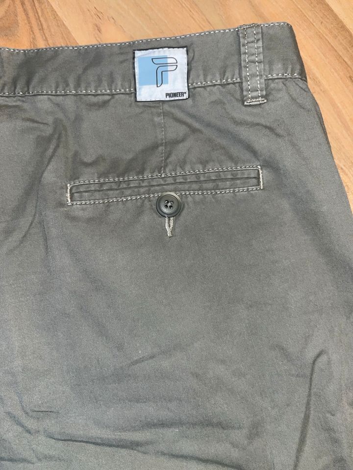 Pioneer Herren  Cargo Bermuda W38 L30 in Haßloch