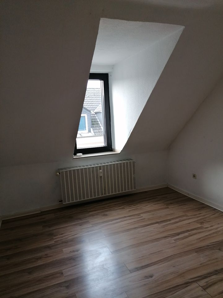 3 Zimmer-Dachgeschosswohnung zu vermieten! in Oberhausen