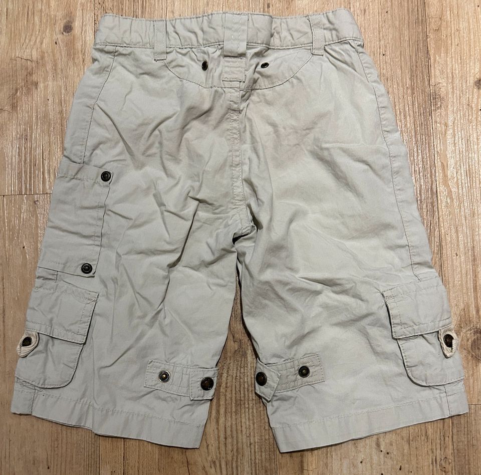 Hose Shorts kurz in creme Größe 98/104 am Bund verstellbar. in Hosenfeld