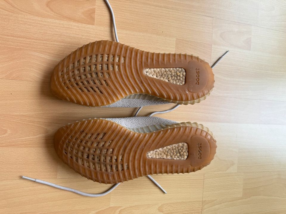 Adidas Yeezy Boost 350 V2 Sesame Größe 46 in Wiesbaden