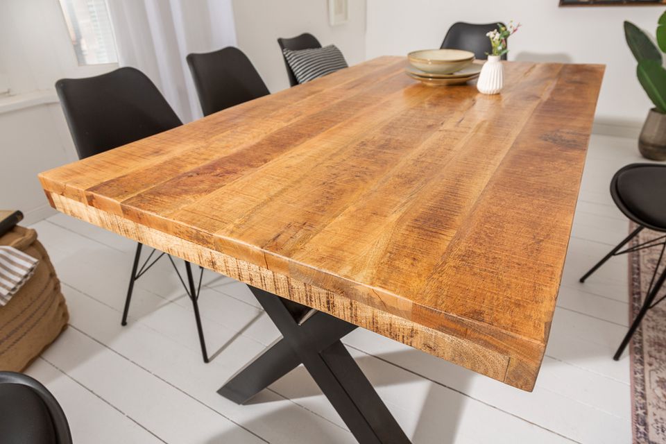 Massiver Esstisch IRON CRAFT 160cm natur Mangoholz Industrial Design schwarz Metall Riess-Ambiente in Hamburg