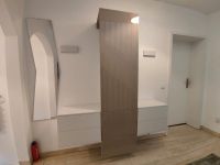 Garderobe Hochglanz hängend weiß/taupe/beige/sand Wandmontage Nordrhein-Westfalen - Hürth Vorschau