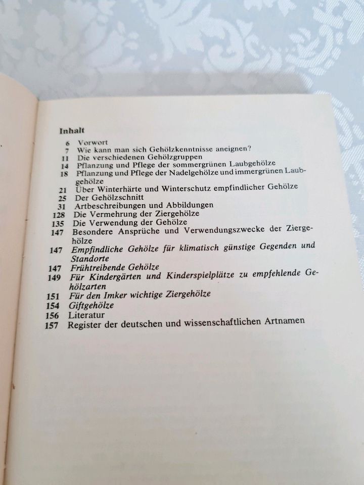 DDR Buch Zierbäume und Ziersträucher Baum Garten in Plauen