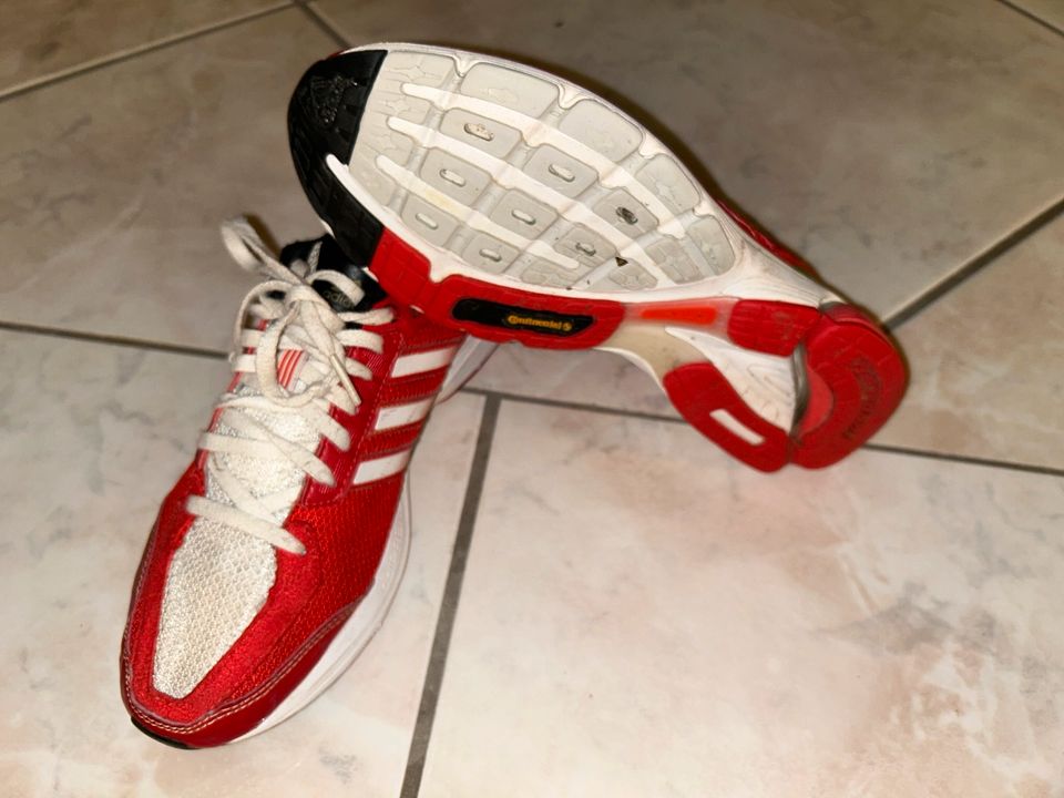 Rote Turnschuhe von Adidas Größe 40 2/3 in Rottach-Egern