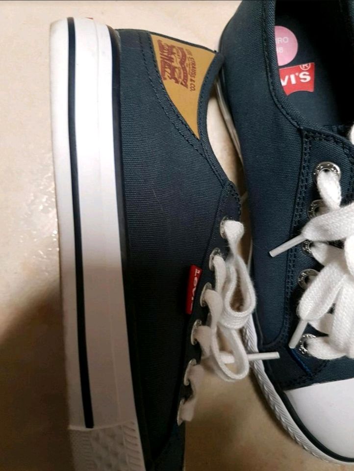 Levis Chucks gr. 38 wie neu in Nürnberg (Mittelfr)