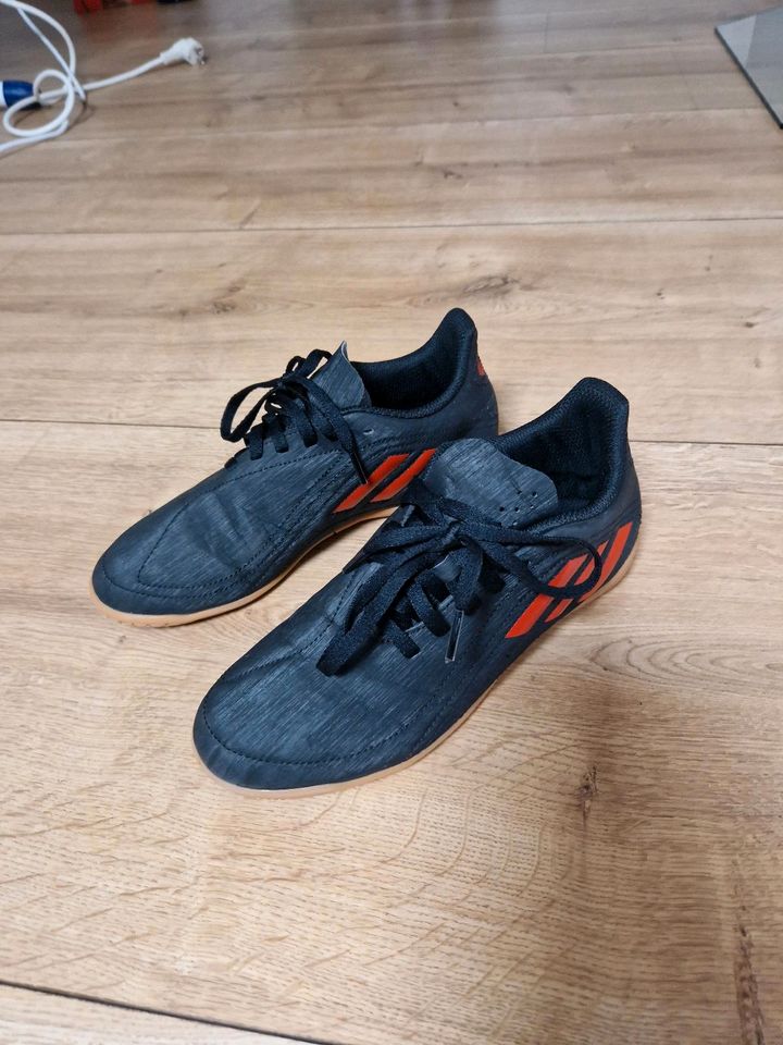 Adidas Fussballschuhe Hallenschuhe 36 in Niefern-Öschelbronn