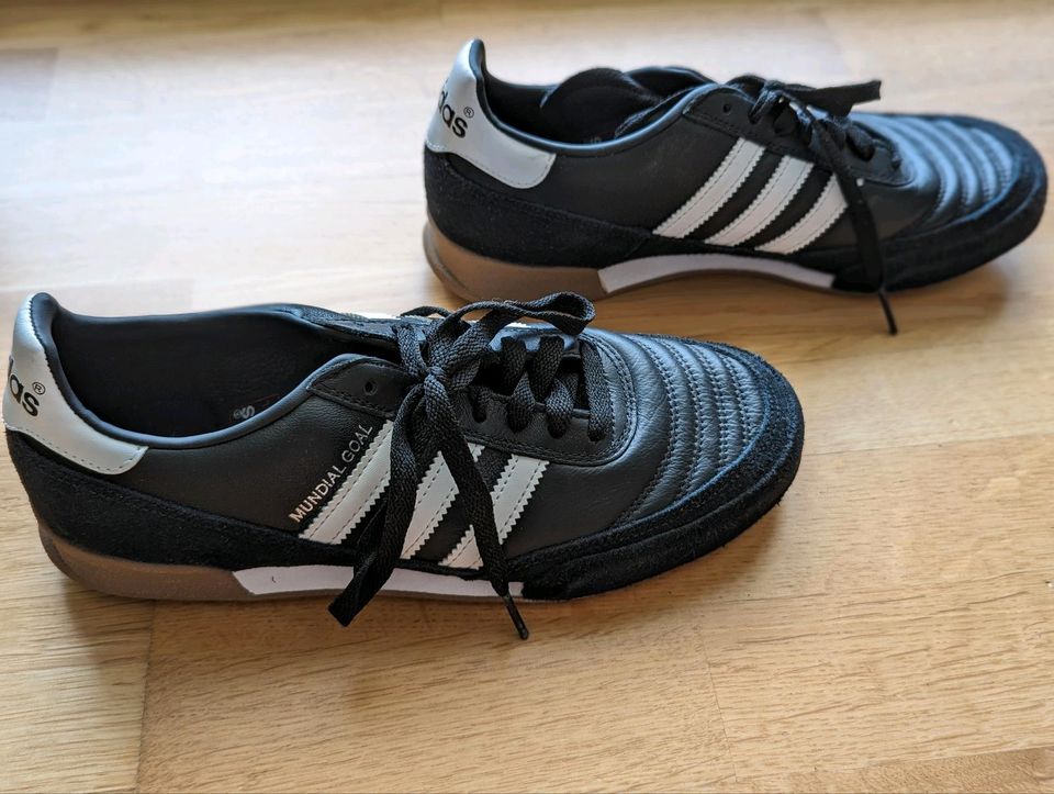 Adidas Mundial Goal Hallenschuhe Fußballschuhe 39.5 in Freiburg im Breisgau