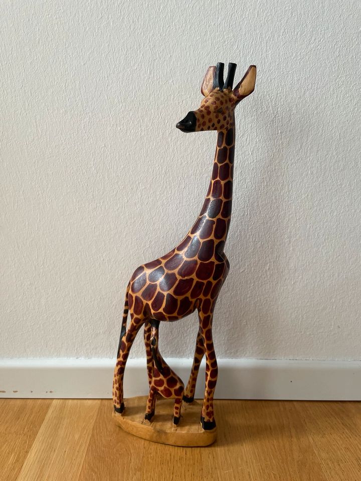 Dekofigur Holzgiraffe mit Giraffenbaby Handarbeit braun gelb in Frankfurt am Main