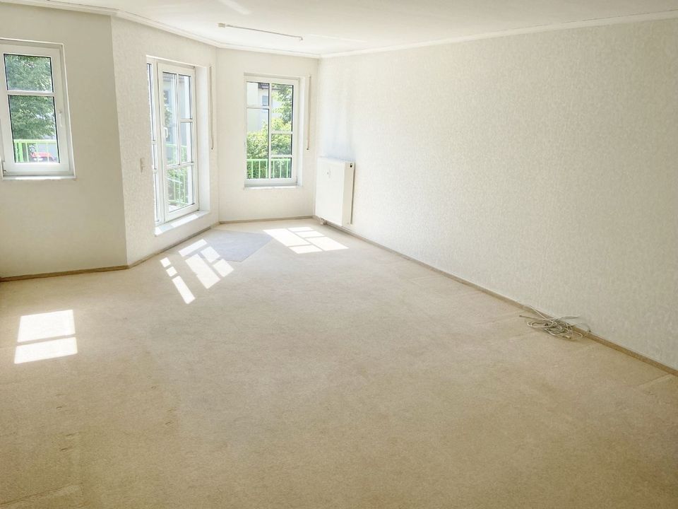 4 Zimmer-Terrassen-Wohnung mit Balkon, EBK und Garage in ruhiger Lage Erlangen / Büchenbach-West in Erlangen