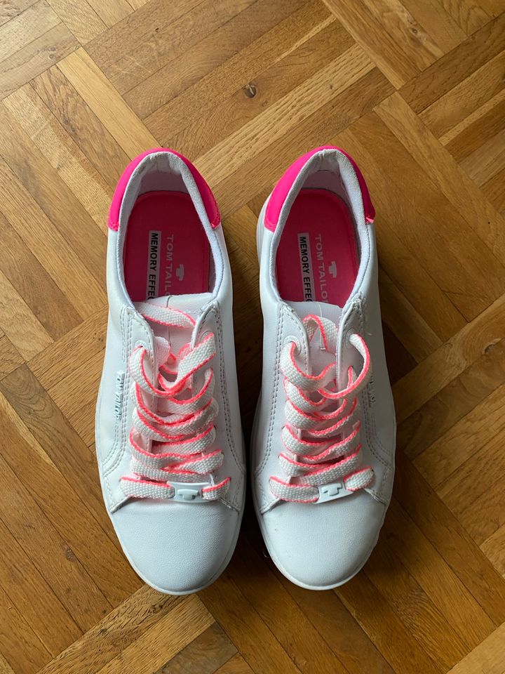 Tom Tailor Sneaker weiß/ pink in Bad Oeynhausen