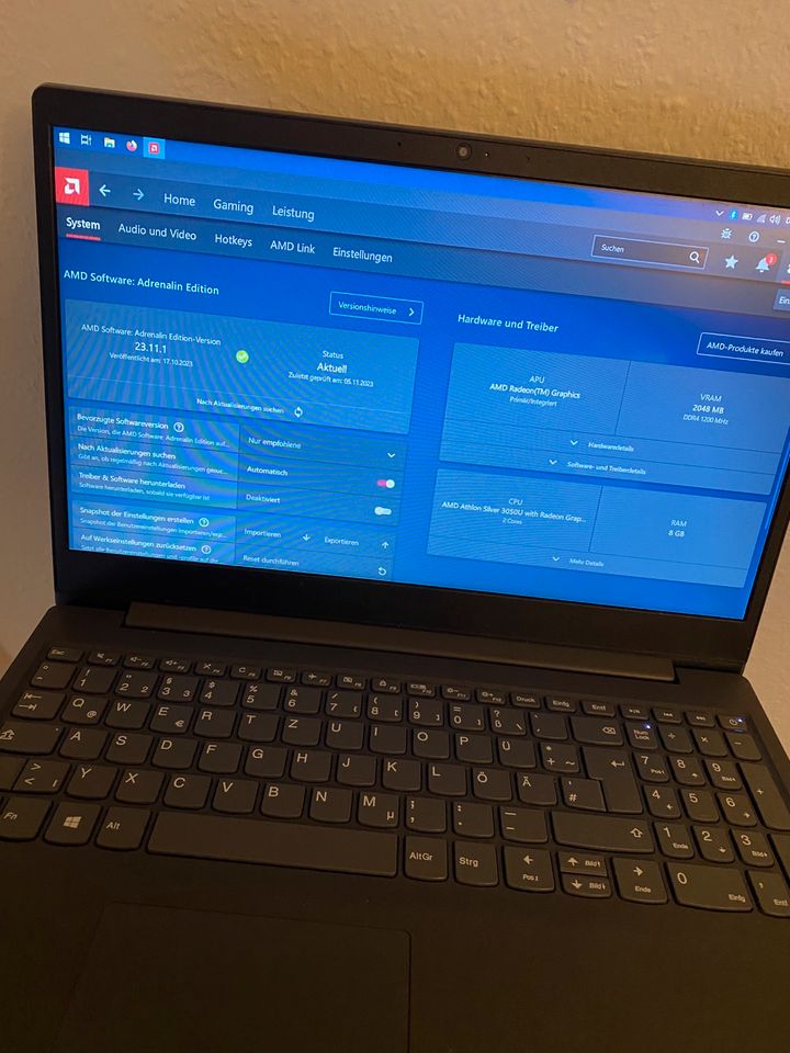 Lenovo Laptop AMD 8GB RAM 256GB SSD Silver in Hamburg