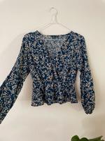 Blaue Bluse mit Blümchen Baden-Württemberg - Bretten Vorschau