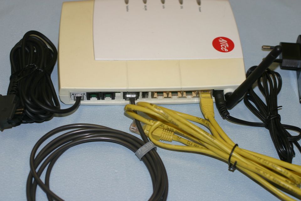 AVM Alice - AD WLAN 3331 - FritzBox - Modem Router - LAN Kabel in Bremerhaven