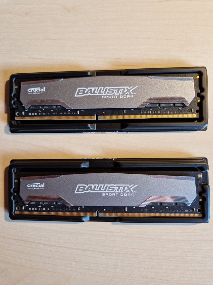 Crucial Ballistix Sport 16 GB 2x8GB BLS8G4D240FSA DDR4 2400 in Bayreuth