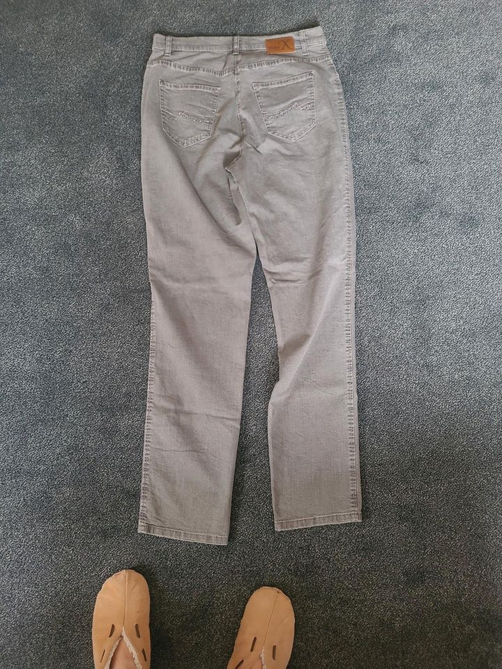 Brax Jeans Carola Gr. 40 Sand Grau in Glinde