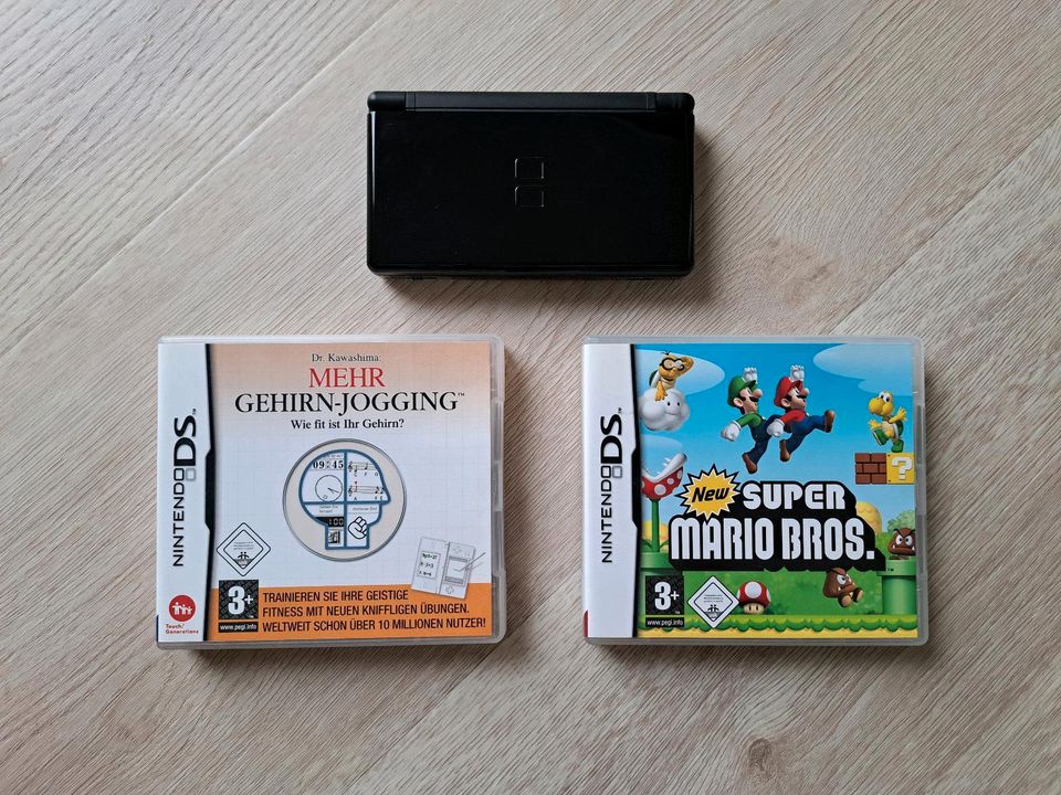 Nintendo DS lite + 2 Spiele + M3 DS Real Adapter in Gerhardshofen