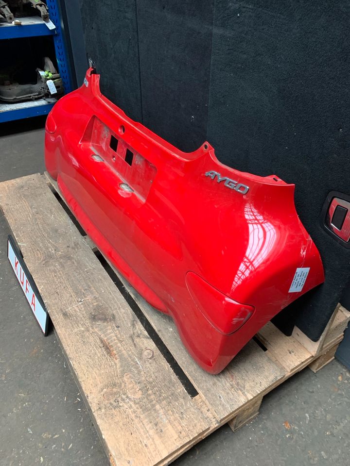 Toyota Aygo B1 Stoßstange hinten Rot 3P0 in Harrislee