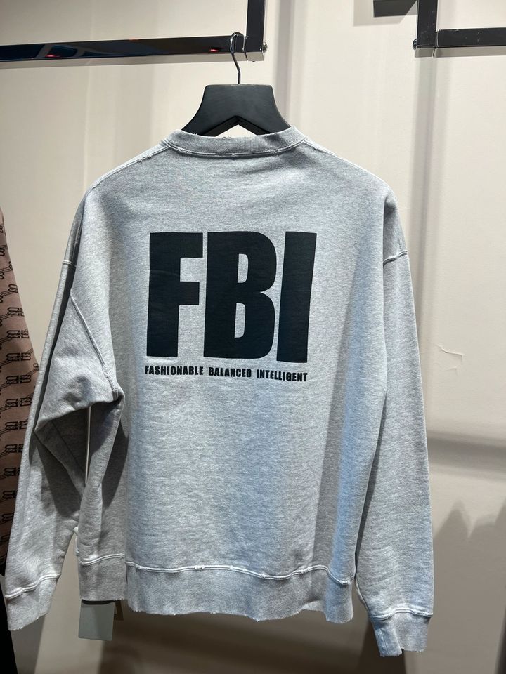 BALENCIAGA Sweatshirt S-M in Düsseldorf