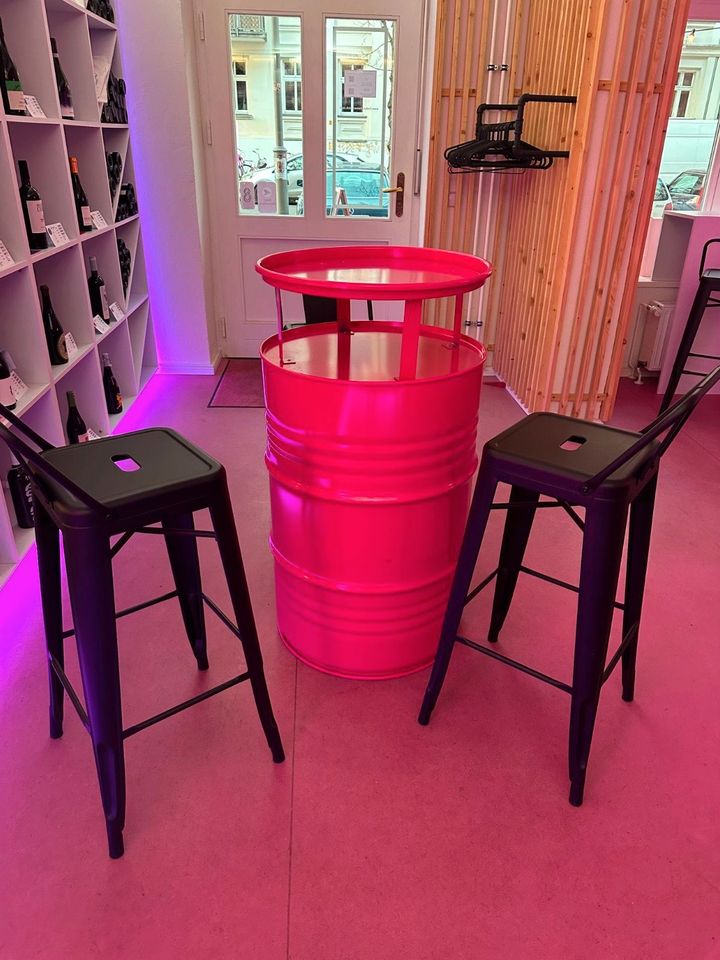 Pink barrel furniture bar table in Berlin