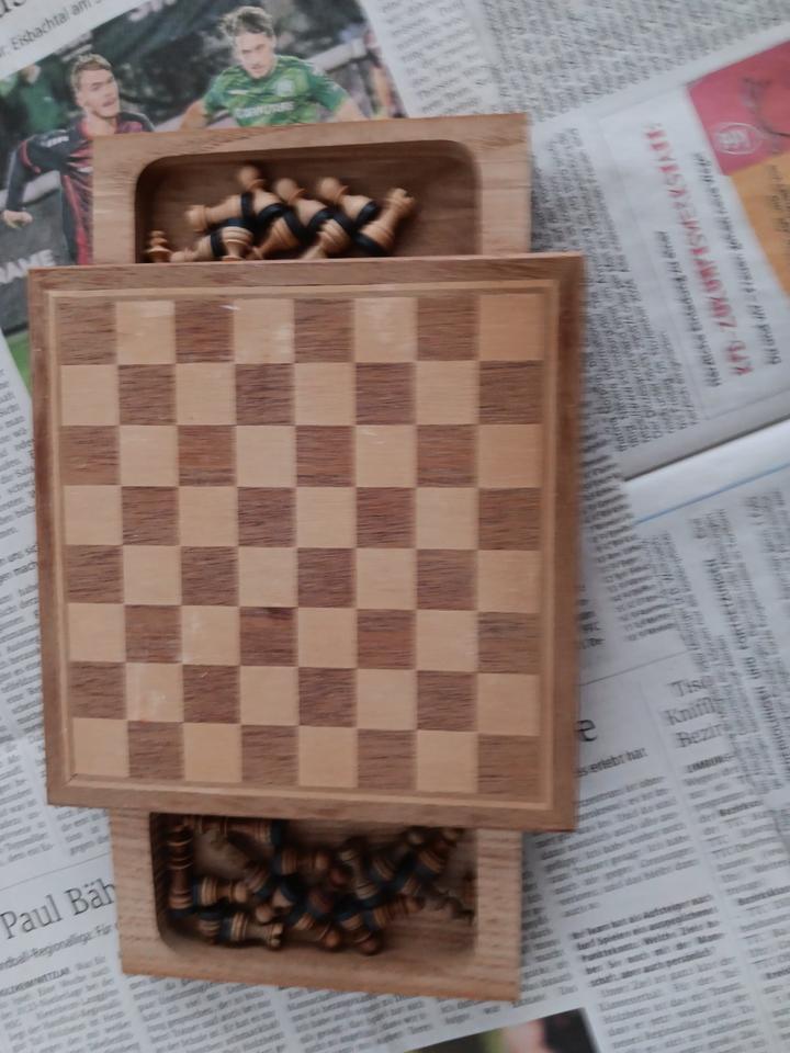 MINI-SCHACH Miniatur Schachspiel aus Holz magnetisch in Hadamar