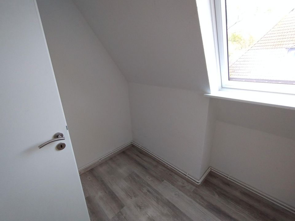 SINGLE-APARTMENT | BADEWANNE | DACHGESCHOSS | zum 01.06. zu vermieten in Heiligenhafen 