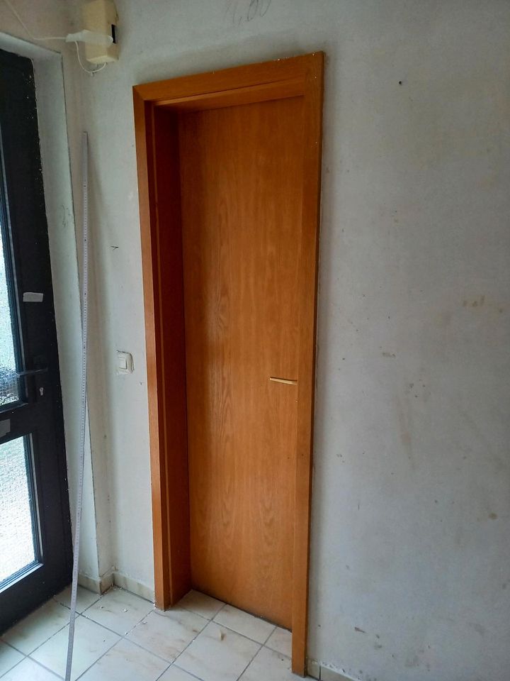 Drei Türen, unterschiedliche Größen, siehe Fotos in Oestrich-Winkel