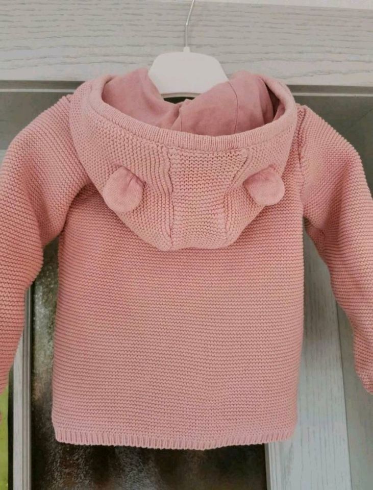 Strickjacke leicht gefüttert rosa mit Ohren Größe 86/92 in Starsiedel