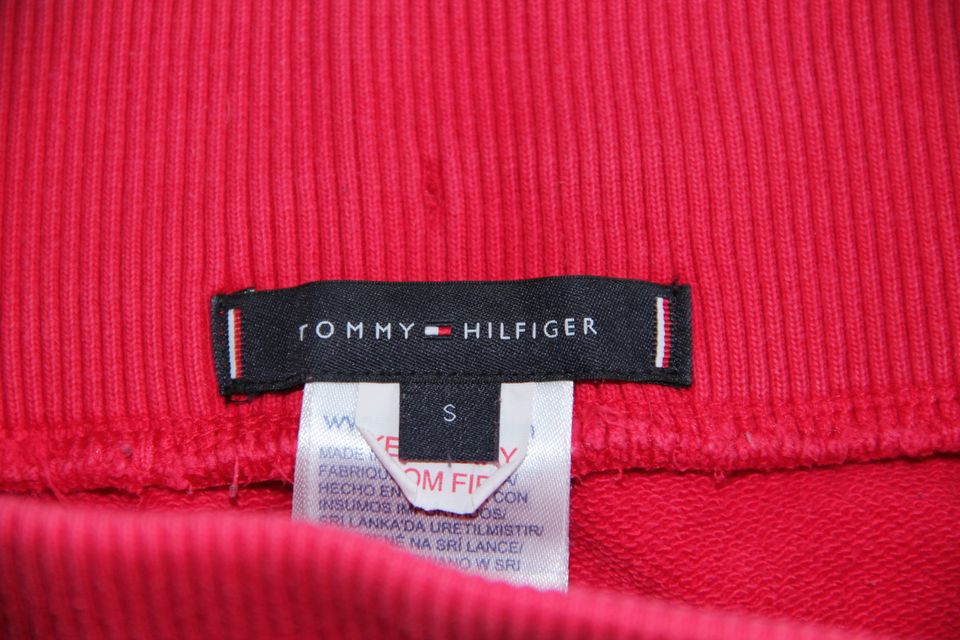 Tommy Hilfiger, Shorts, rot, Gr. S - Sweatshorts Schriftzug in Duisburg