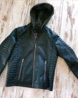 Coole Kunstlederjacke Jacke  im Bikerstil 146/152 Niedersachsen - Nörten-Hardenberg Vorschau