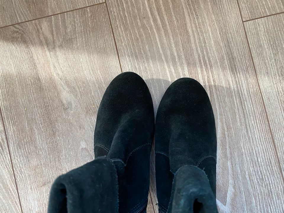 Tamaris Boots Stiefeletten 40 Leder Schwarz + Pumps 39 Blau NEU in Leipzig