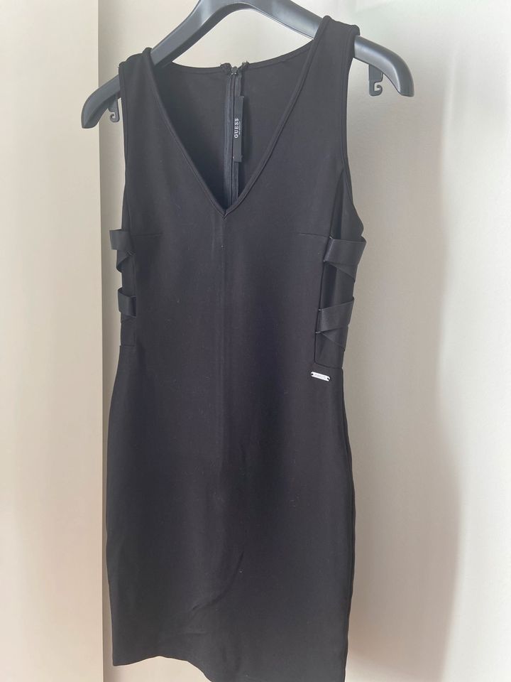 „Kleine“ Schwarze GUESS Kleid Black dress Party S in Hannover