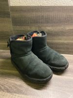 UGG Boots Winterstiefel Winterschuh Gr. 33,5 schwarz mit Schleife Rheinland-Pfalz - Neuwied Vorschau