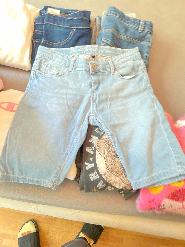 Paket 16 teile  Pulli Jeans 158 Levi’s zara H&M hillfiger in Groß-Gerau