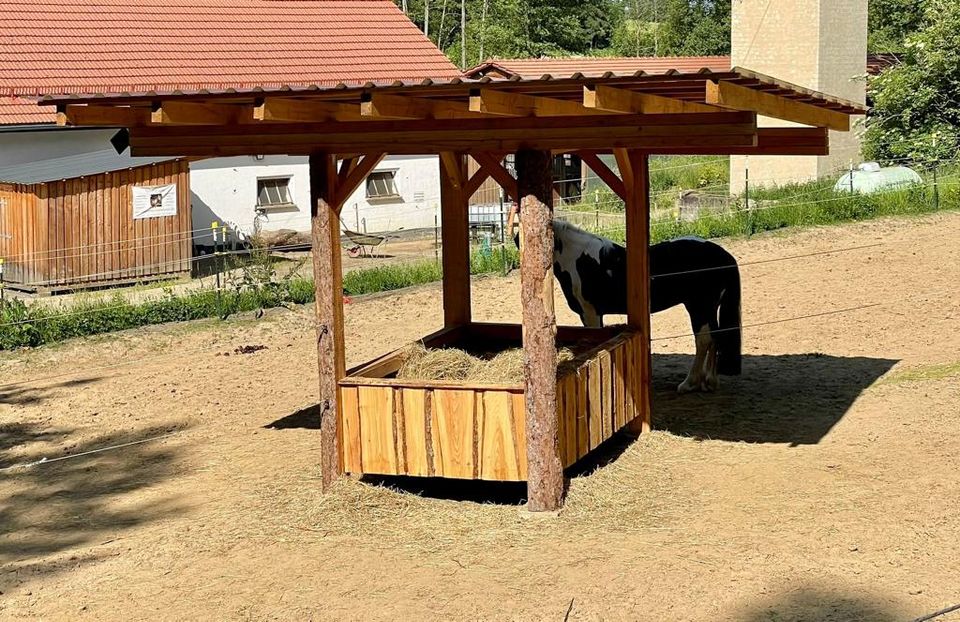 Bernd 7P Heuraufe RUSTIKA Quaderballen 5x5 Dach in Elbingen Westerwald