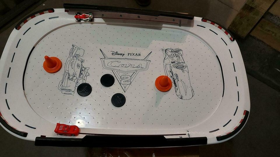 Cars 2 Airhockey mit Batterien, MC Queen in Berlin